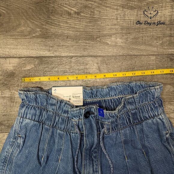 Arizona Jean Co. Juniors Highest Rise Mom Jeans Size 13 - Picture 3 of 6